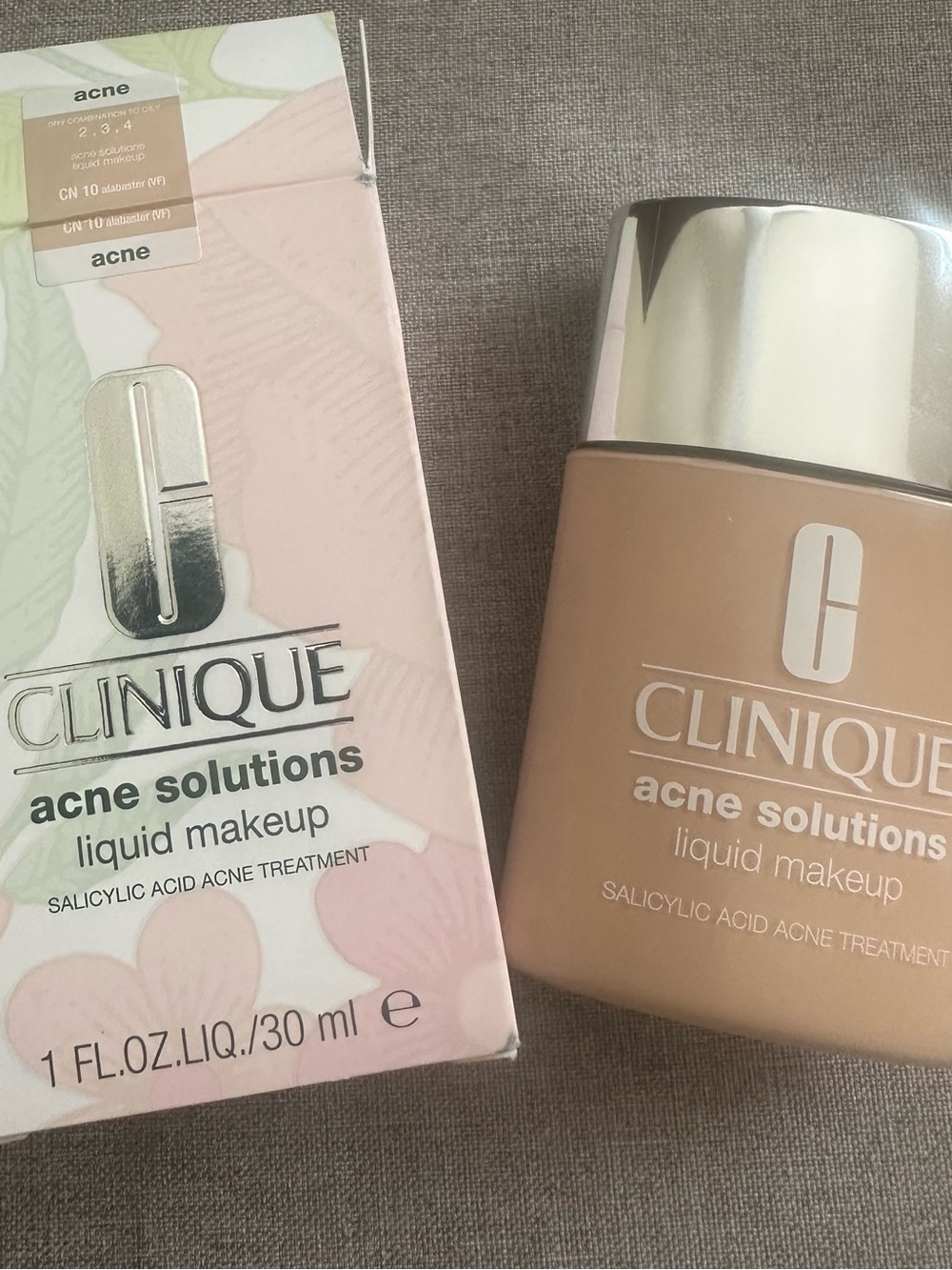 Clinique Acne Solutions Liquid Makeup - Shade CN 10 alabaster (VF)  Light Beige